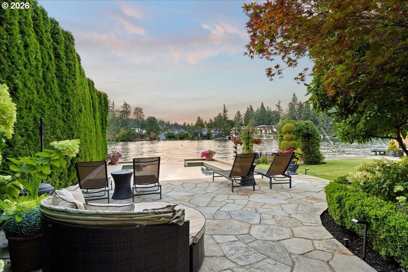RESORT LIVING ON LAKE OSWEGO'S WATERFRONTBest value on the main - photo 5