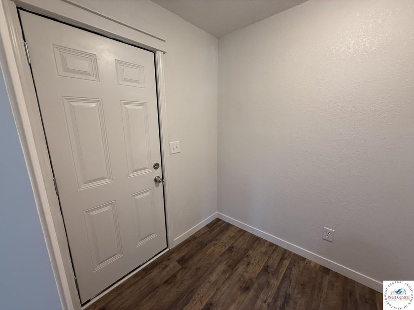 Sportsman's Paradise! This completely remodeled 2 bed, 2 full - photo 26