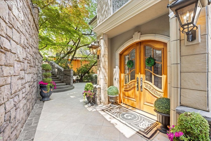 RESORT LIVING ON LAKE OSWEGO'S WATERFRONTBest value on the main - photo 7