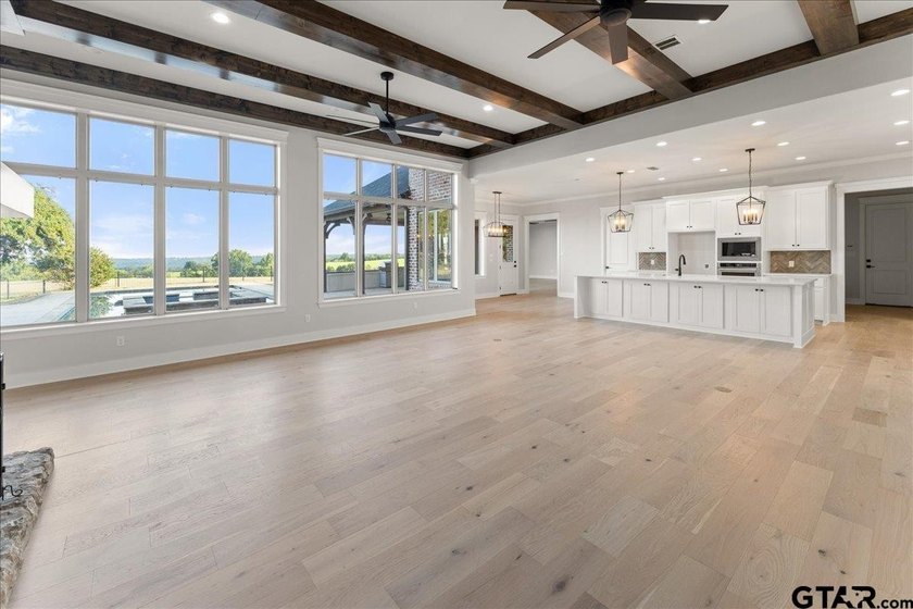 This gorgeous, newly and fully remodeled 4BR/4.5BA home, is - photo 9