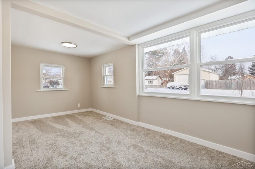 Back on the market! The previous buyers got cold feet, which - photo 10