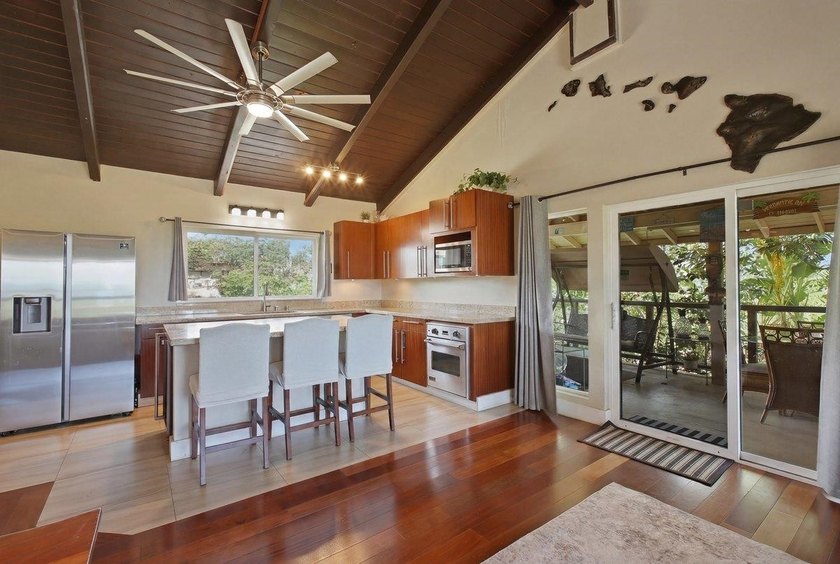 Located in the highly desirable neighborhood of Maui Meadows - photo 5
