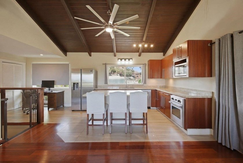 Located in the highly desirable neighborhood of Maui Meadows - photo 6