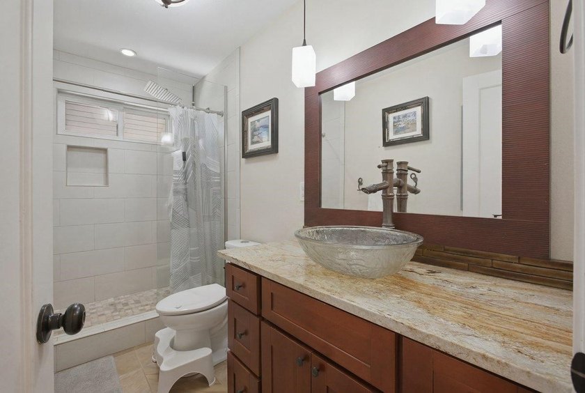 Located in the highly desirable neighborhood of Maui Meadows - photo 9