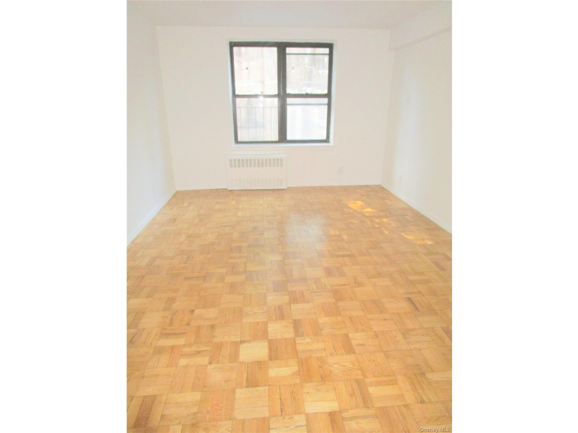 Rare Sponsor One Bedroom Apartment in the Woodlawn Heights - photo 3