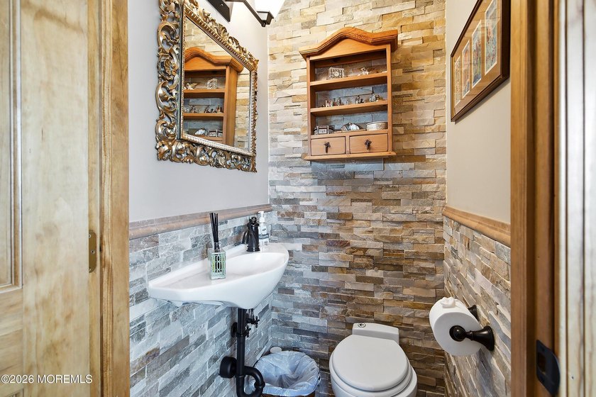 Exceptional waterfront end-unit townhouse in the highly - photo 12