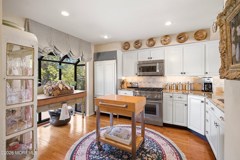 Exceptional waterfront end-unit townhouse in the highly - photo 14