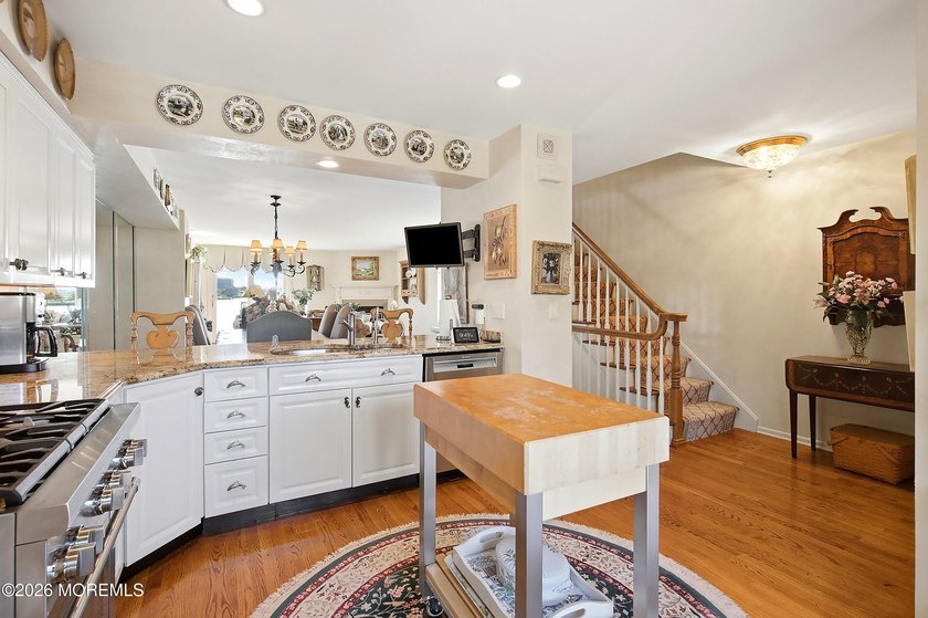 Exceptional waterfront end-unit townhouse in the highly - photo 15