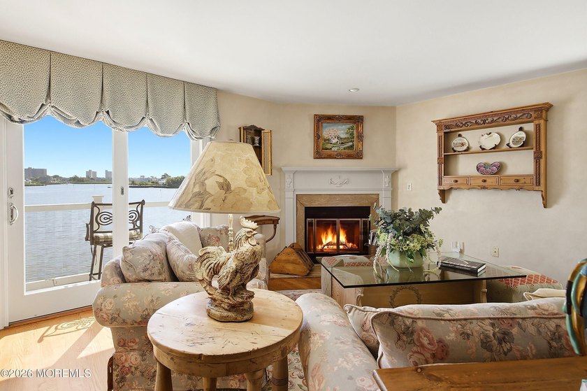Exceptional waterfront end-unit townhouse in the highly - photo 20