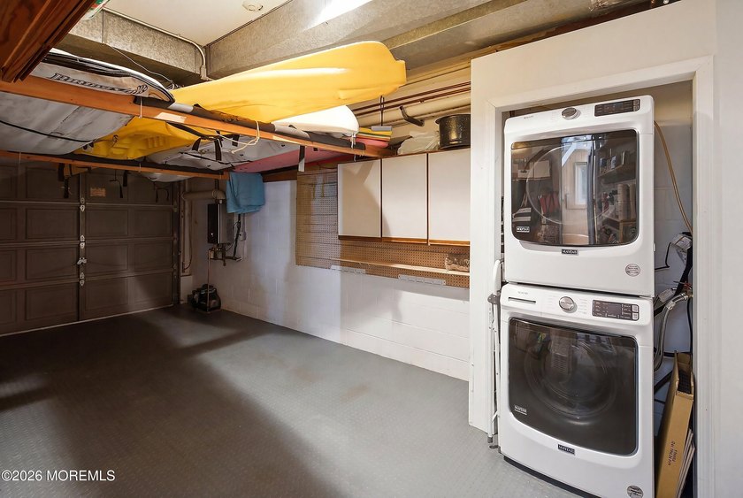 Exceptional waterfront end-unit townhouse in the highly - photo 33