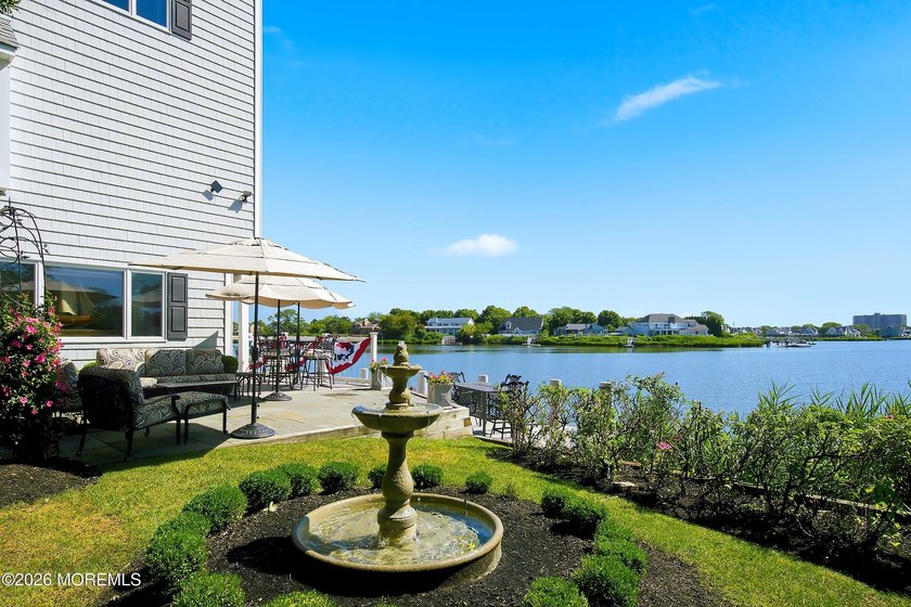 Exceptional waterfront end-unit townhouse in the highly - photo 35