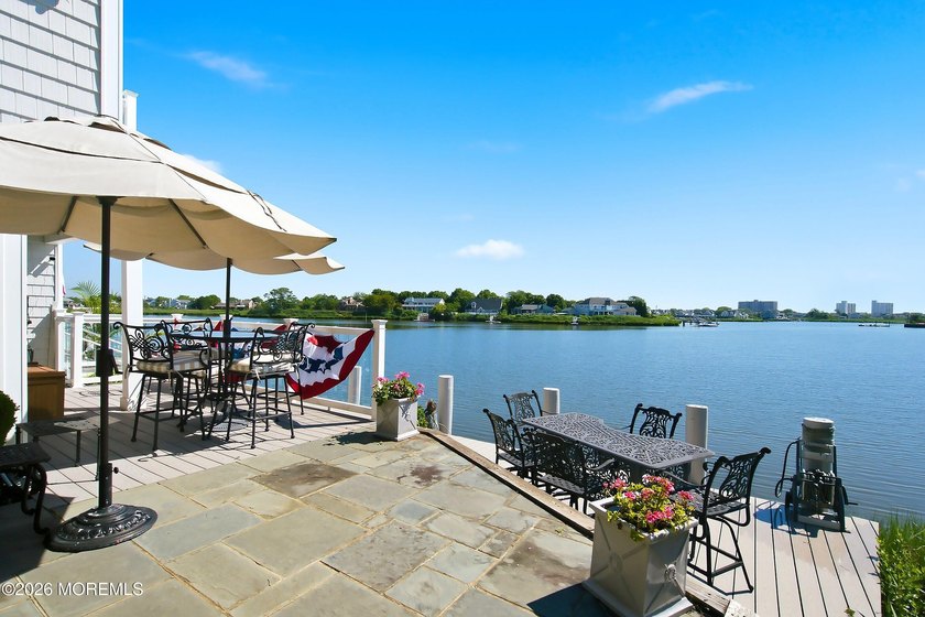 Exceptional waterfront end-unit townhouse in the highly - photo 36