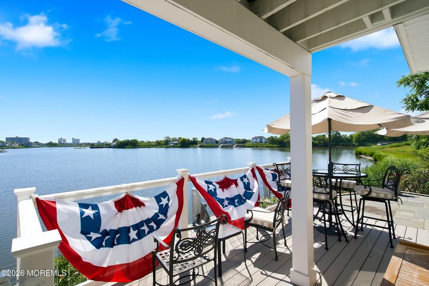 Exceptional waterfront end-unit townhouse in the highly - photo 37