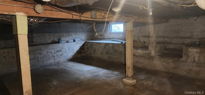 Opportunity for investor or handy homeowner! Lots of upgrades - photo 11