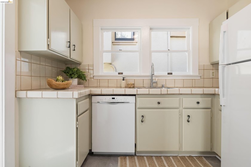 Welcome to 538 Weldon Avenue. This captivating 3-bedroom, 1-bath - photo 14
