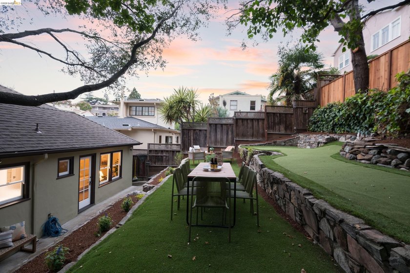 Welcome to 538 Weldon Avenue. This captivating 3-bedroom, 1-bath - photo 27
