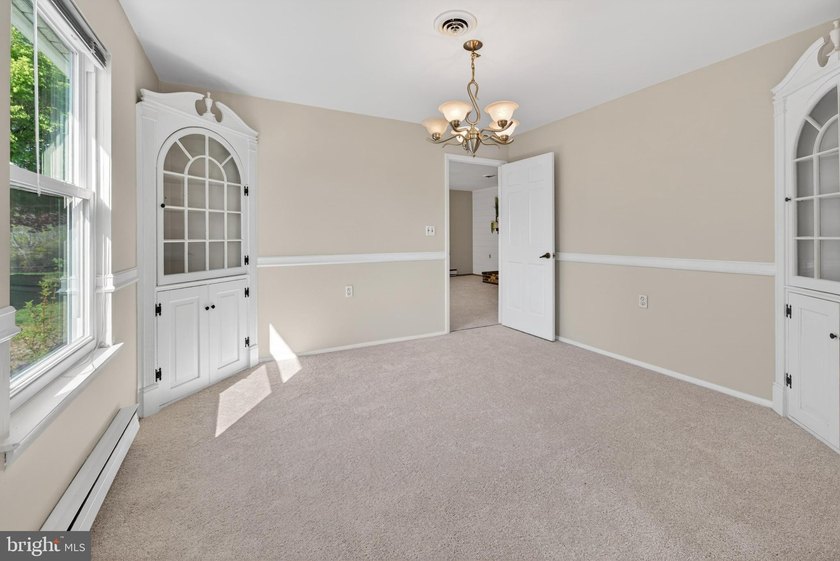 LAKEFRONT! NEW PRICE! FRESHLY PAINTED INTERIOR! NEW WINDOWS - photo 5