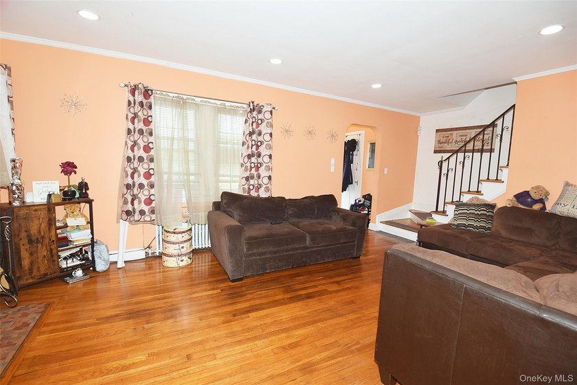 100% available. Welcome to this modern suburban home with 4 - photo 5