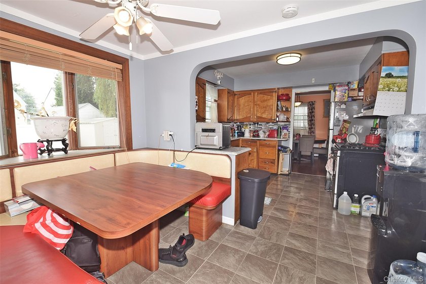 100% available. Welcome to this modern suburban home with 4 - photo 8
