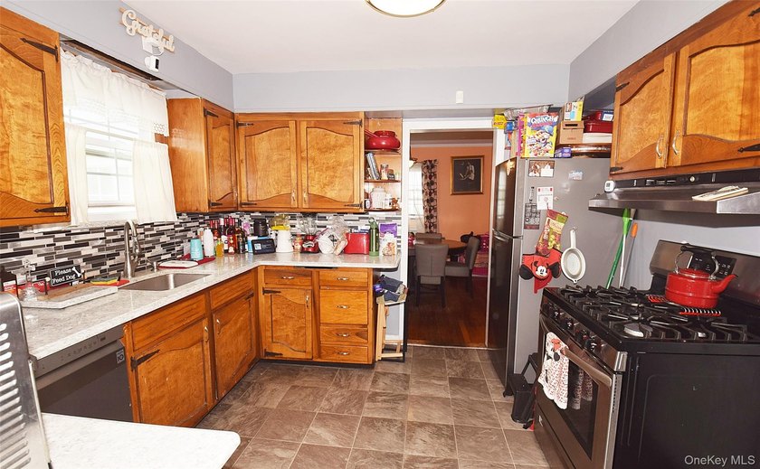 100% available. Welcome to this modern suburban home with 4 - photo 9