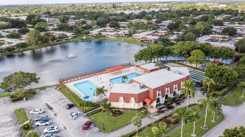 Beautiful 1-bedroom, 1-bath condo located in the desirable 55+ - photo 29
