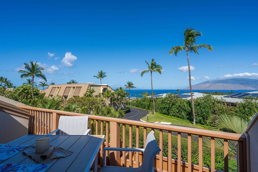 Perched at the top of Maui Kamaole affords this condo a very - photo 6