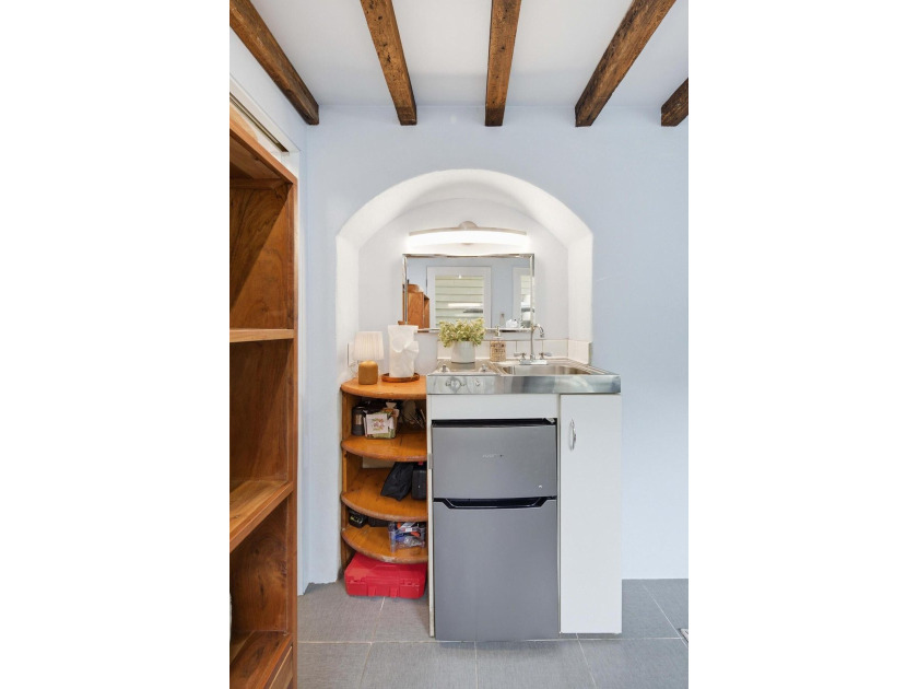 Tucked within the charming Catfiddle Street enclave in the heart - photo 8