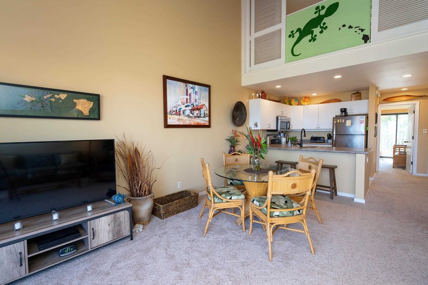 Perched at the top of Maui Kamaole affords this condo a very - photo 10