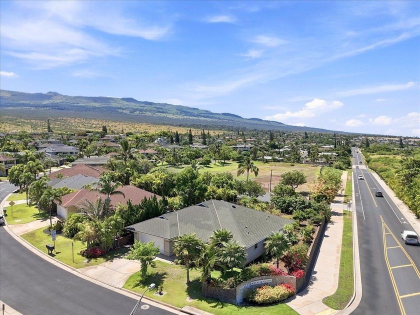 Prestigious Moana Estates Single-Level Gem. This beautifully - photo 3