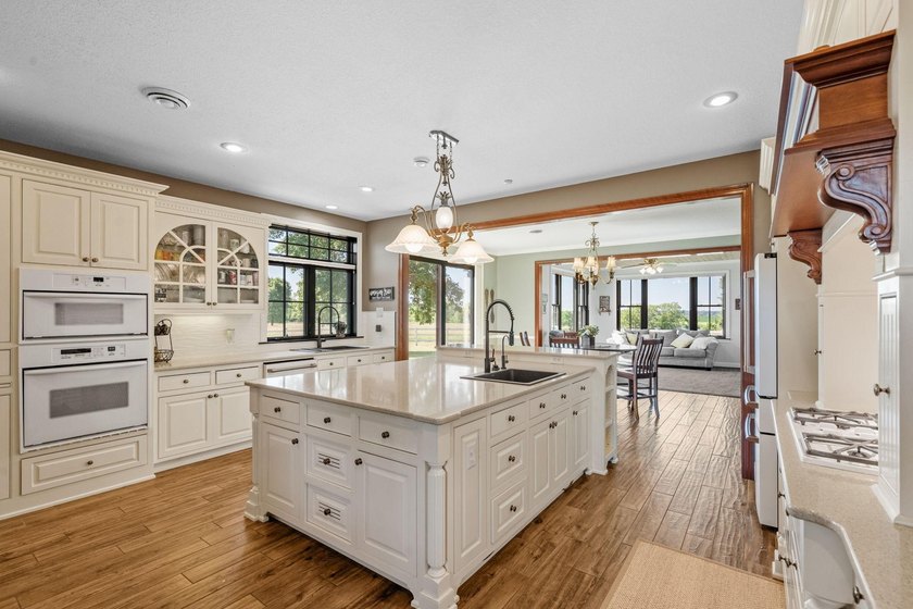 Exceptional 20-acre estate with thousands of feet of shoreline - photo 5