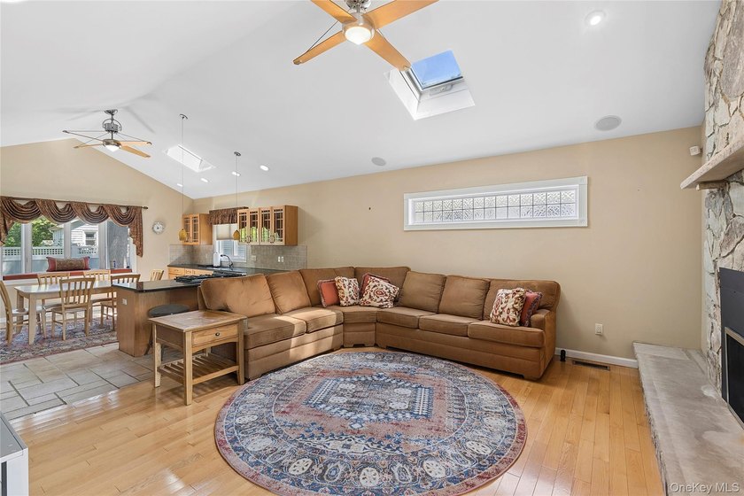 Move right into this beautifully maintained 3 bedroom 2 full - photo 4