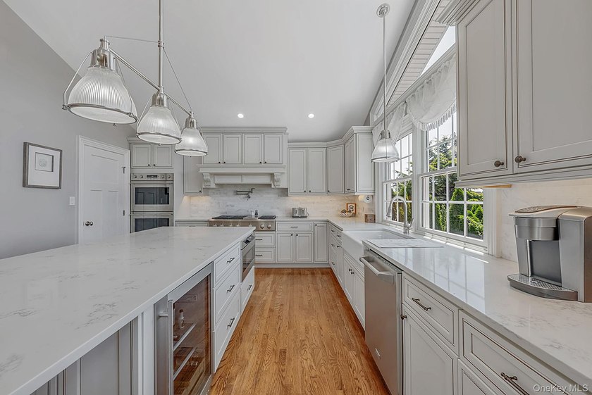 Welcome to Paradise Point living at its finest! This impressive - photo 22