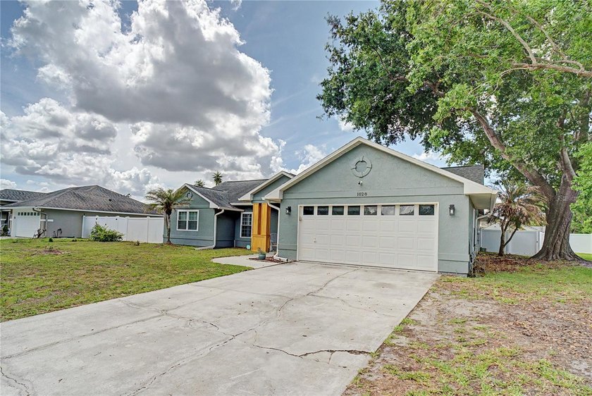 Virtually Staged. 1028 Spring Landing Dr offers the perfect - photo 3