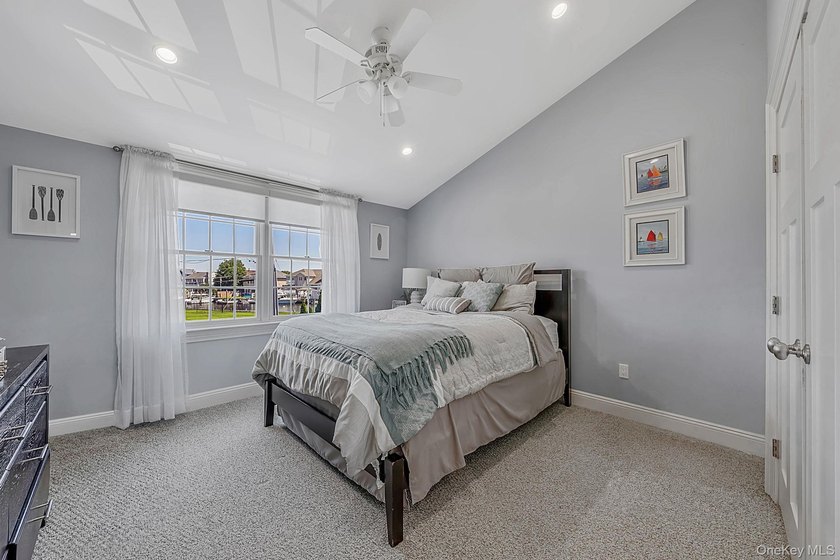 Welcome to Paradise Point living at its finest! This impressive - photo 31