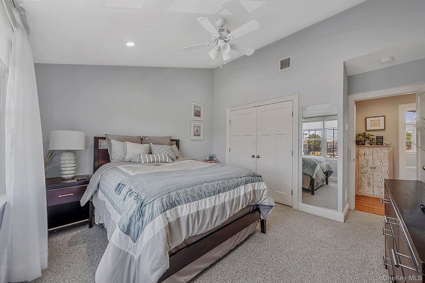 Welcome to Paradise Point living at its finest! This impressive - photo 32