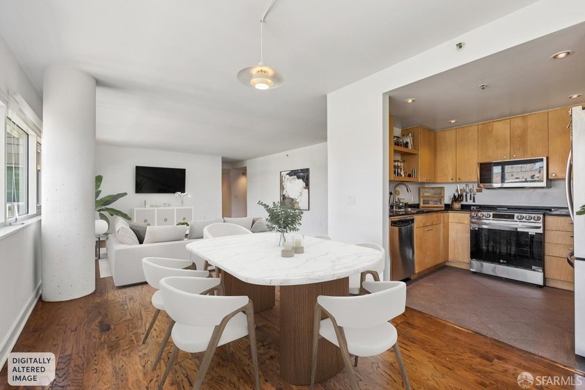 NEW PRICE! Stellar spacious and bright view 2BR/2BA condominium - photo 2