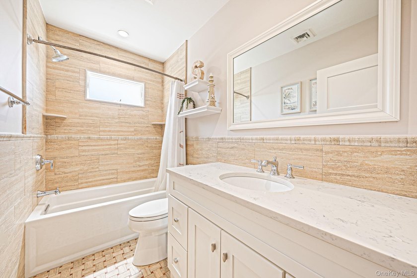 Welcome to Paradise Point living at its finest! This impressive - photo 33