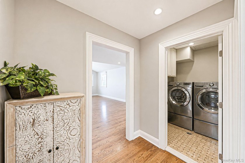 Welcome to Paradise Point living at its finest! This impressive - photo 35