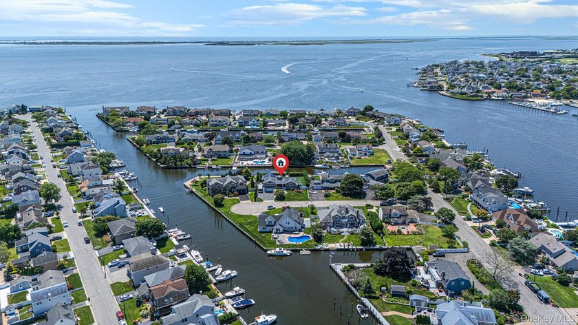 Welcome to Paradise Point living at its finest! This impressive - photo 45