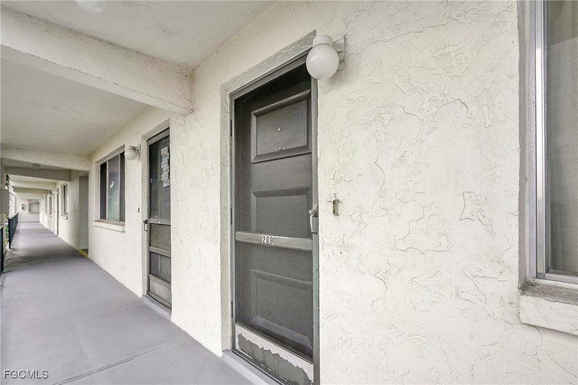 AVAILABLE FOR IMMEDIATE OCCUPANCY! Beautiful and spacious 1 - photo 3