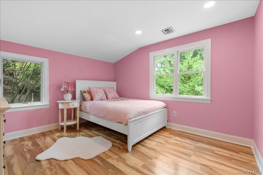 Welcome to 8 Walnut, a beautifully maintained 5-bedroom - photo 19