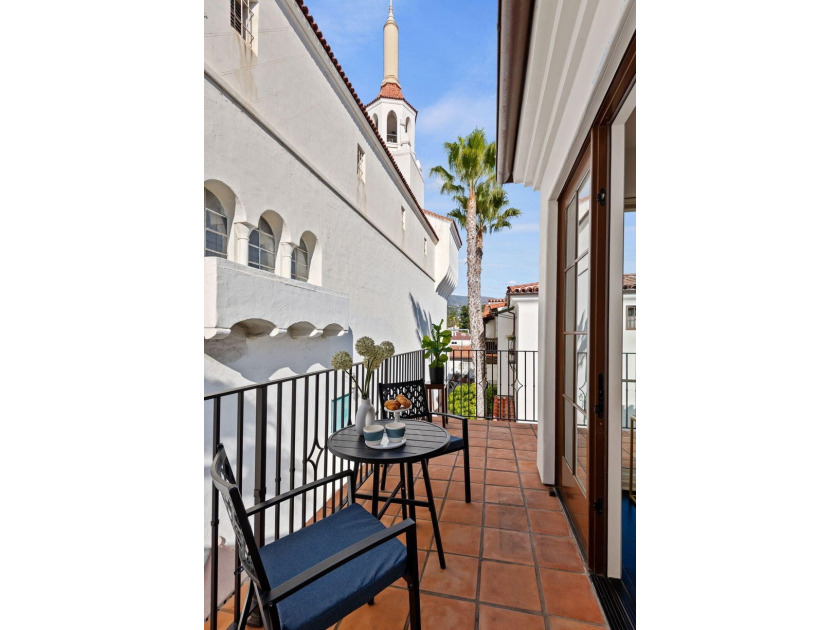 Rarely available, simple elegance in the heart of downtown Santa - photo 21