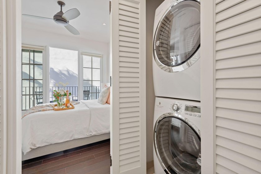 Rarely available, simple elegance in the heart of downtown Santa - photo 23