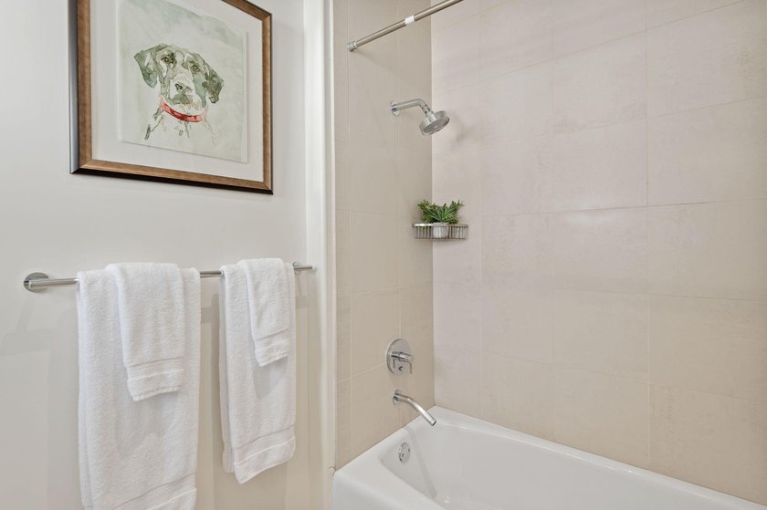Rarely available, simple elegance in the heart of downtown Santa - photo 24