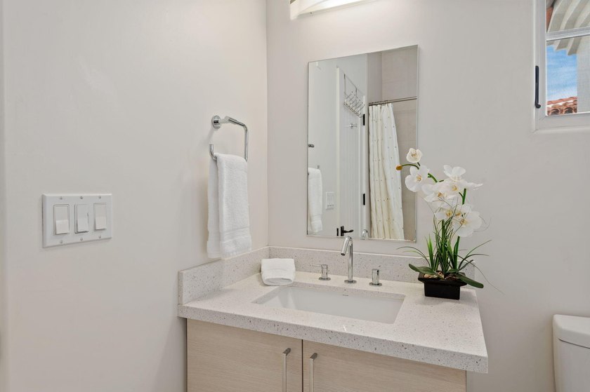 Rarely available, simple elegance in the heart of downtown Santa - photo 25
