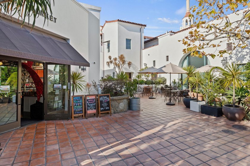 Rarely available, simple elegance in the heart of downtown Santa - photo 26