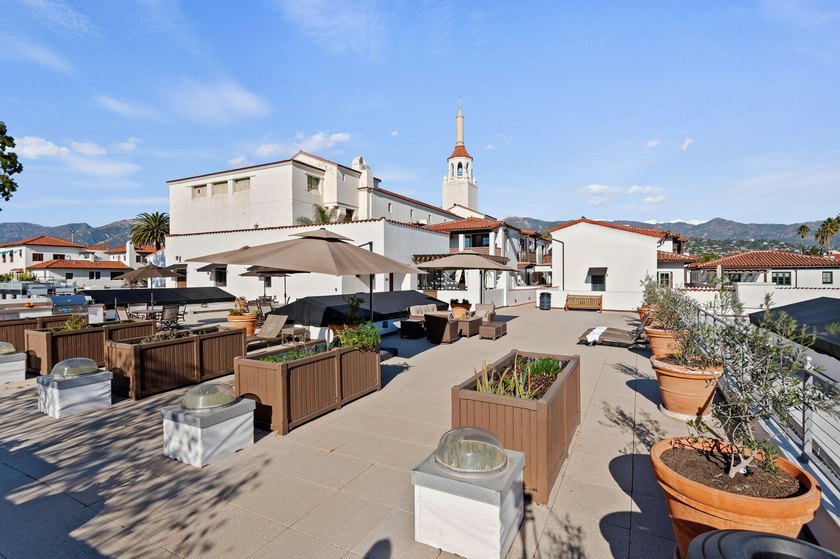 Rarely available, simple elegance in the heart of downtown Santa - photo 28