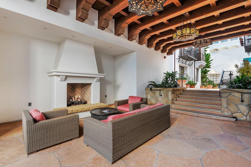Rarely available, simple elegance in the heart of downtown Santa - photo 31