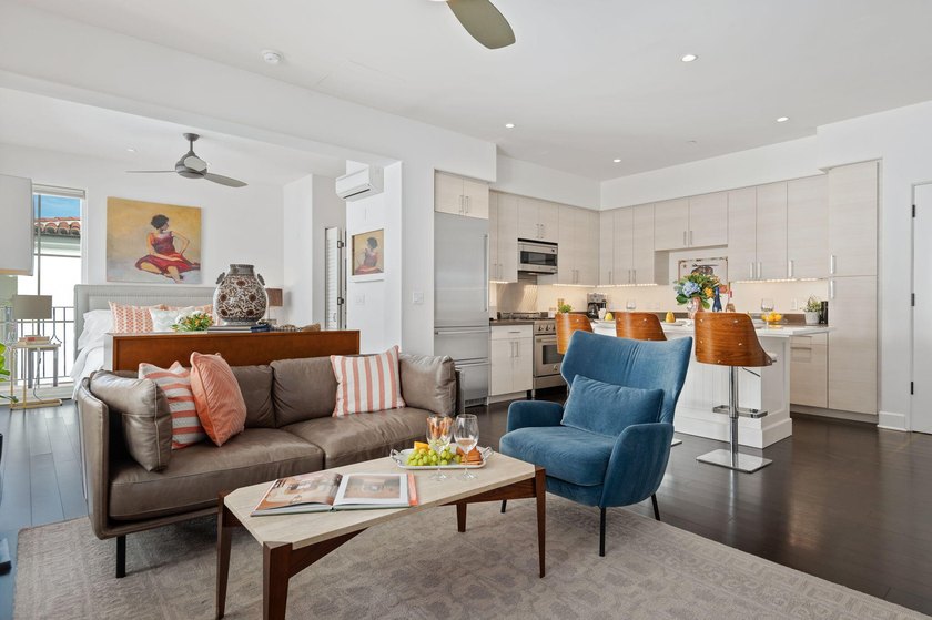Rarely available, simple elegance in the heart of downtown Santa - photo 34