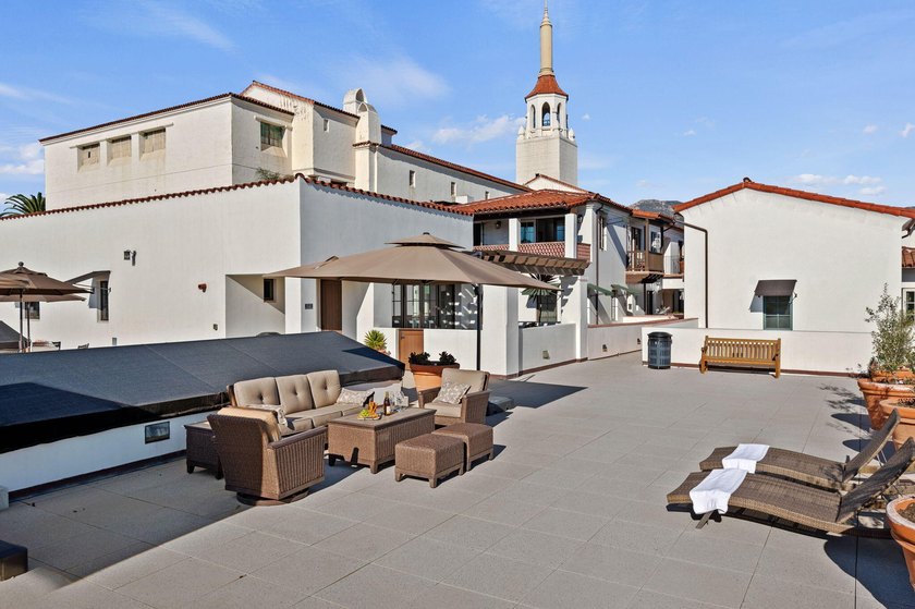 Rarely available, simple elegance in the heart of downtown Santa - photo 40
